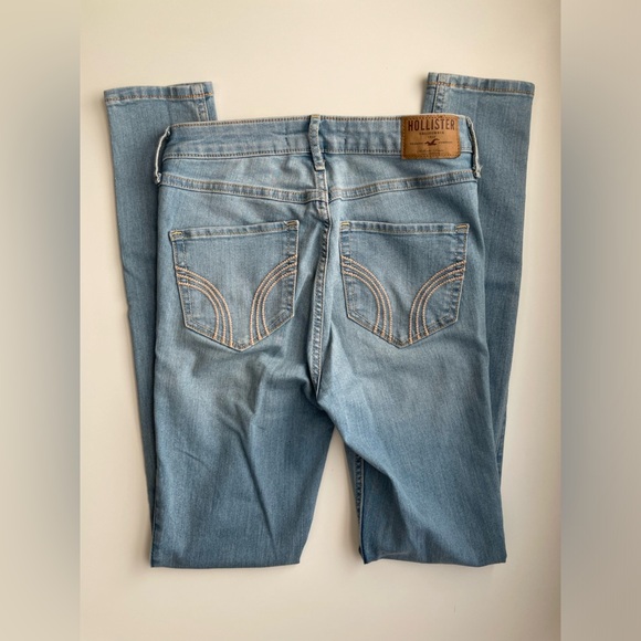 2 pairs of Hollister Jeans - Picture 12 of 13